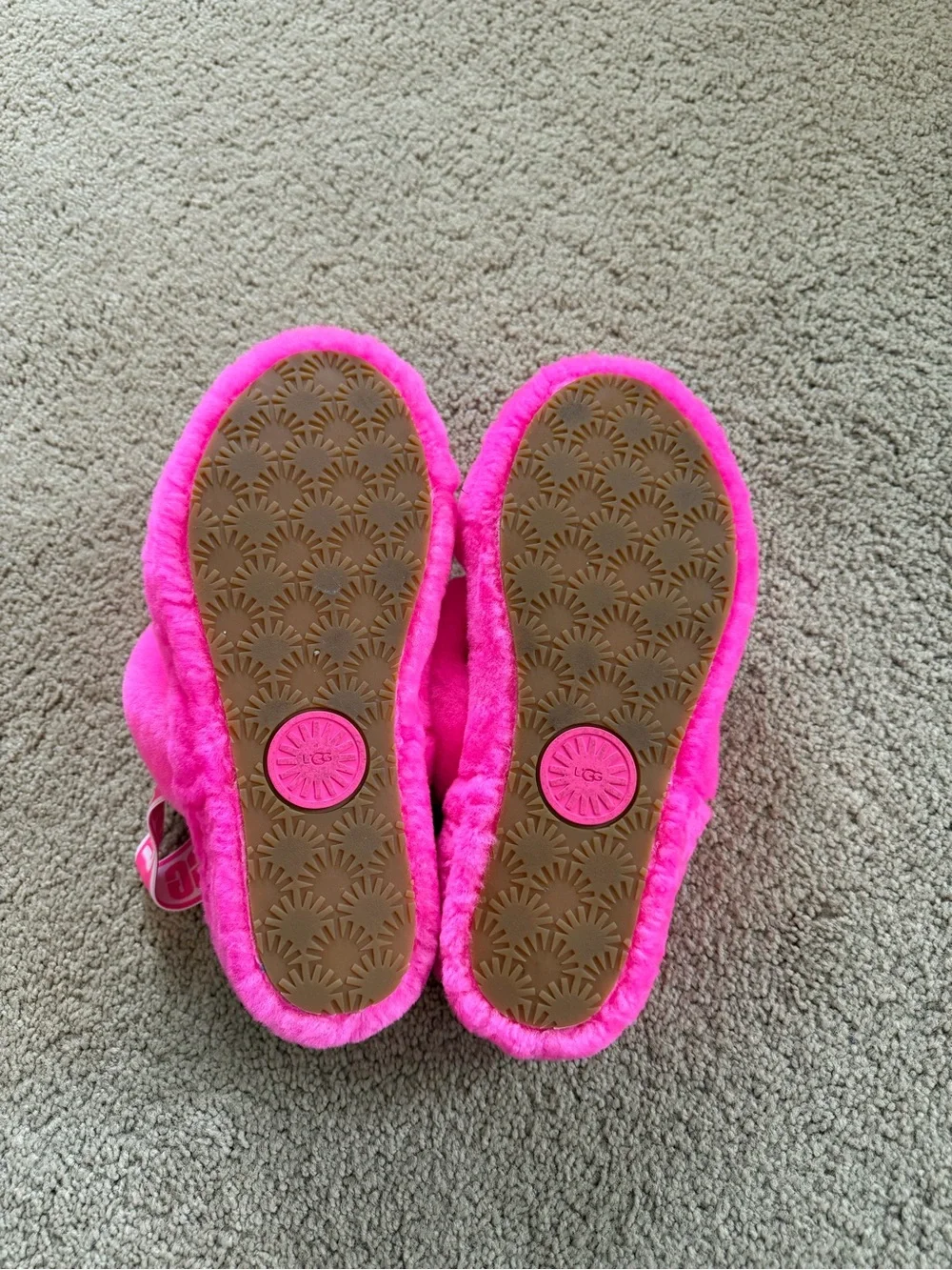 UGG Fluffy Sandal/Slipper - Hot Pink